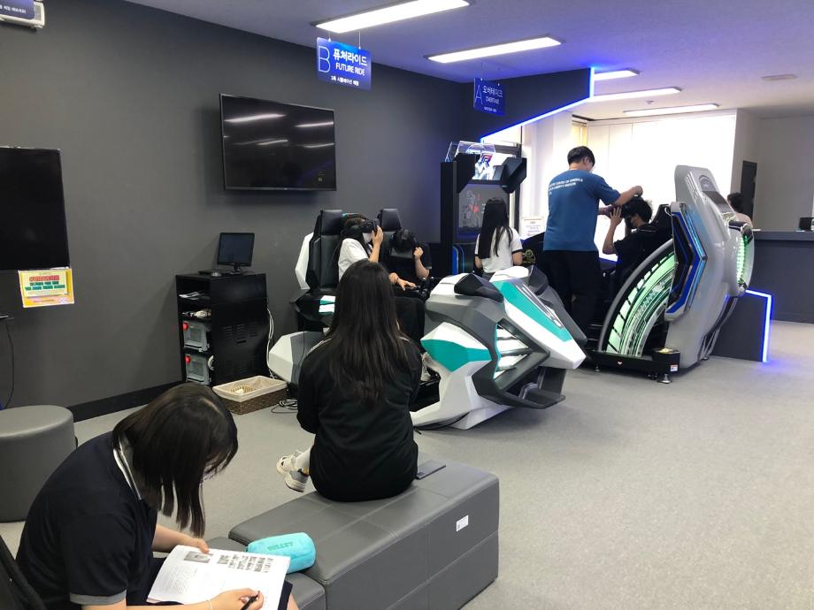 [CHARM경험교육센터] 상상을 현실로 만들어주는 VR/AR체험관 운영